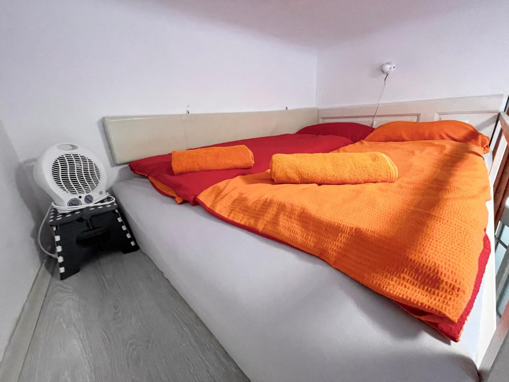 Junior Orange Apartment Next To Danube Budapest Exteriör bild